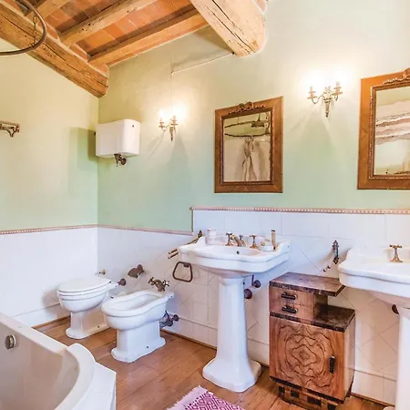 4 Bedroom Beautiful In Rapolano Terme Si Holiday home Rigomagno