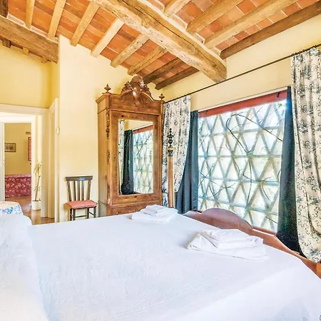 4 Bedroom Beautiful In Rapolano Terme Si